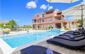 Nice apartment in Grebastica with Outdoor swimming pool, Jacuzzi and WiFi